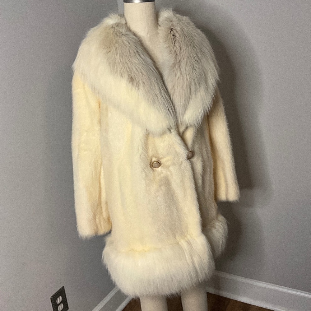 **STUNNING Mink & Fox Fur Coat** - Picture 6 of 9